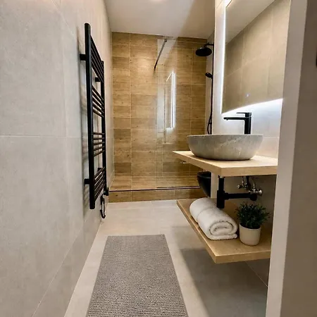 Golden Calm - Private Sauna & Balcony Lejlighed *