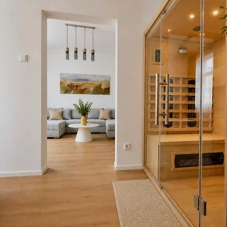 Golden Calm - Private Sauna & Balcony